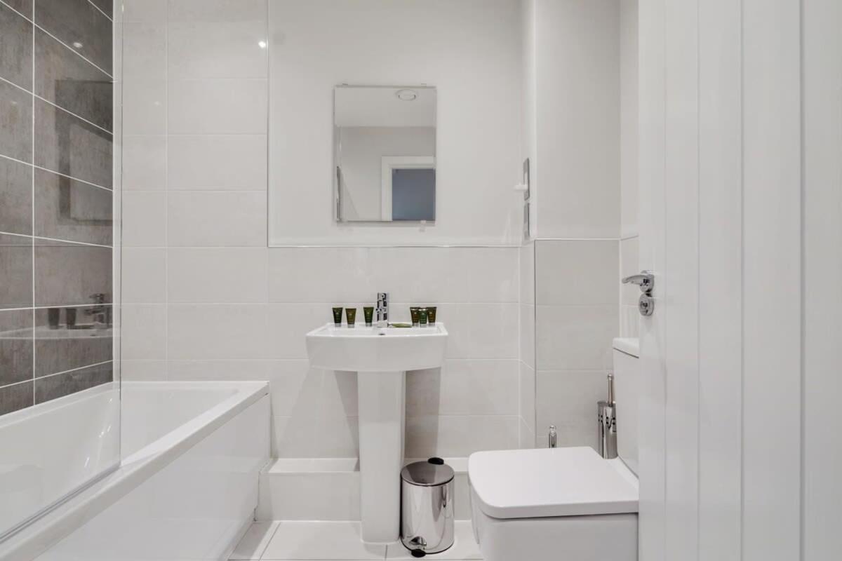 Beautiful 2 Bed Apartment In A Converted Mill Leeds  Buitenkant foto